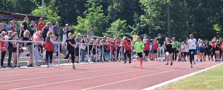 Bei den Titelkämpfen des Leichtathletikkreis Bergstraße ermitteln am Samstag die Altersklassen U12 und älter ihre Besten im Lorscher Olympiastadion.